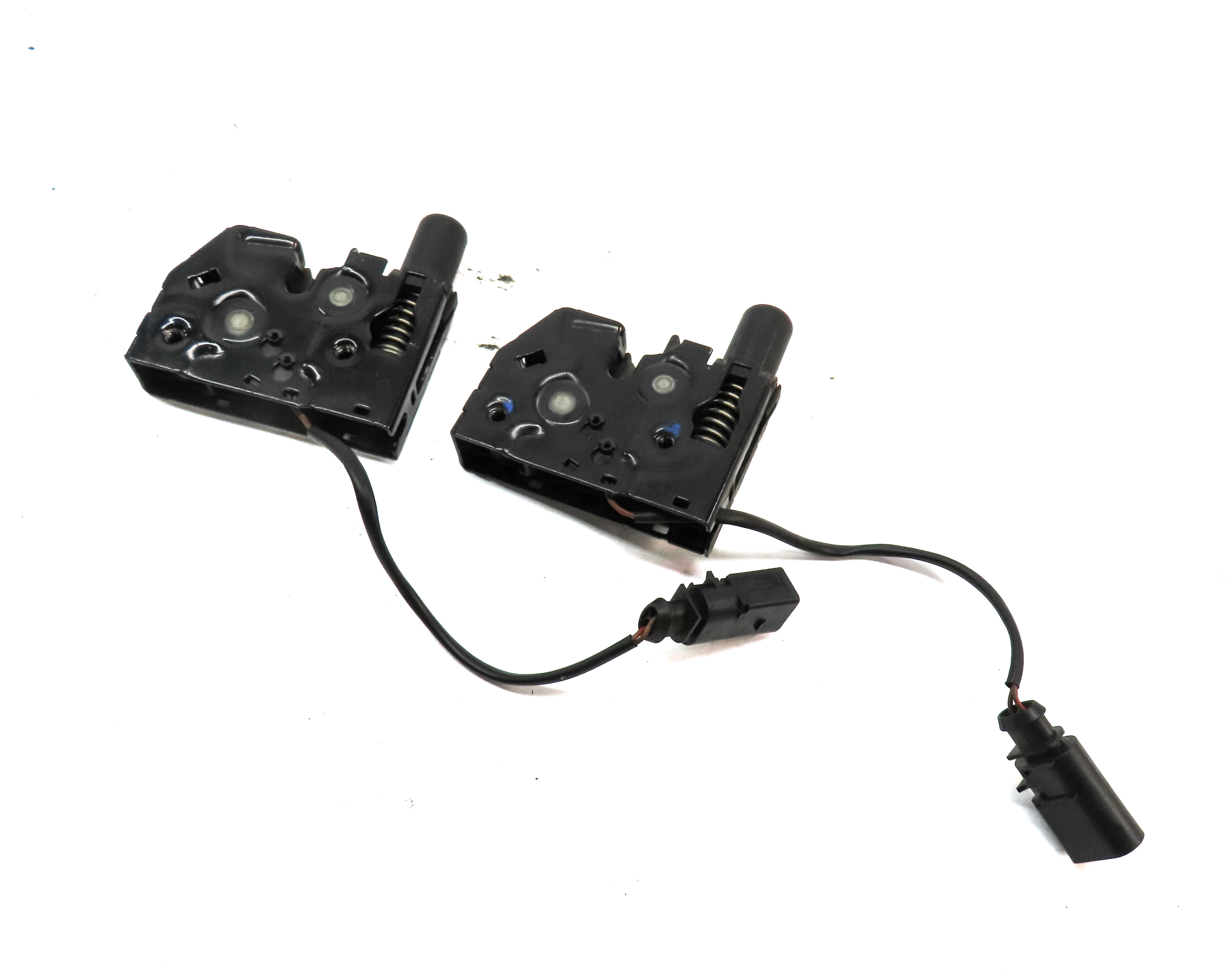 2012 AUDI A6 (C7 4G) FRONT RIGHT & LEFT HOOD BONNET LOCK LATCH SET — exact item pictured